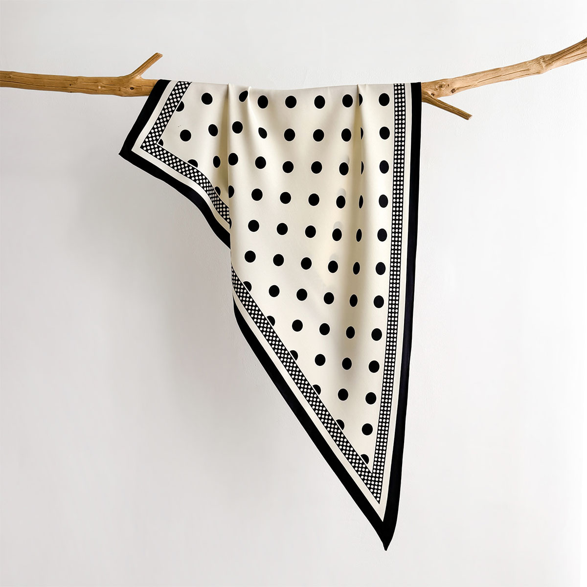 Trendy Bandana 100% Mulberry T - Ascot Neck Scarf recension och pris