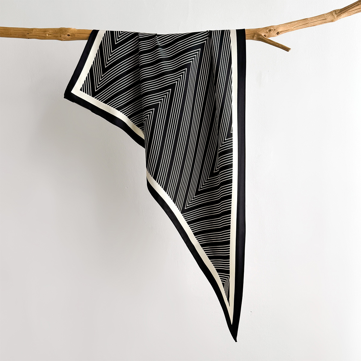 Trendy Bandana 100% Mulberry T - Ascot Neck Scarf recension och pris