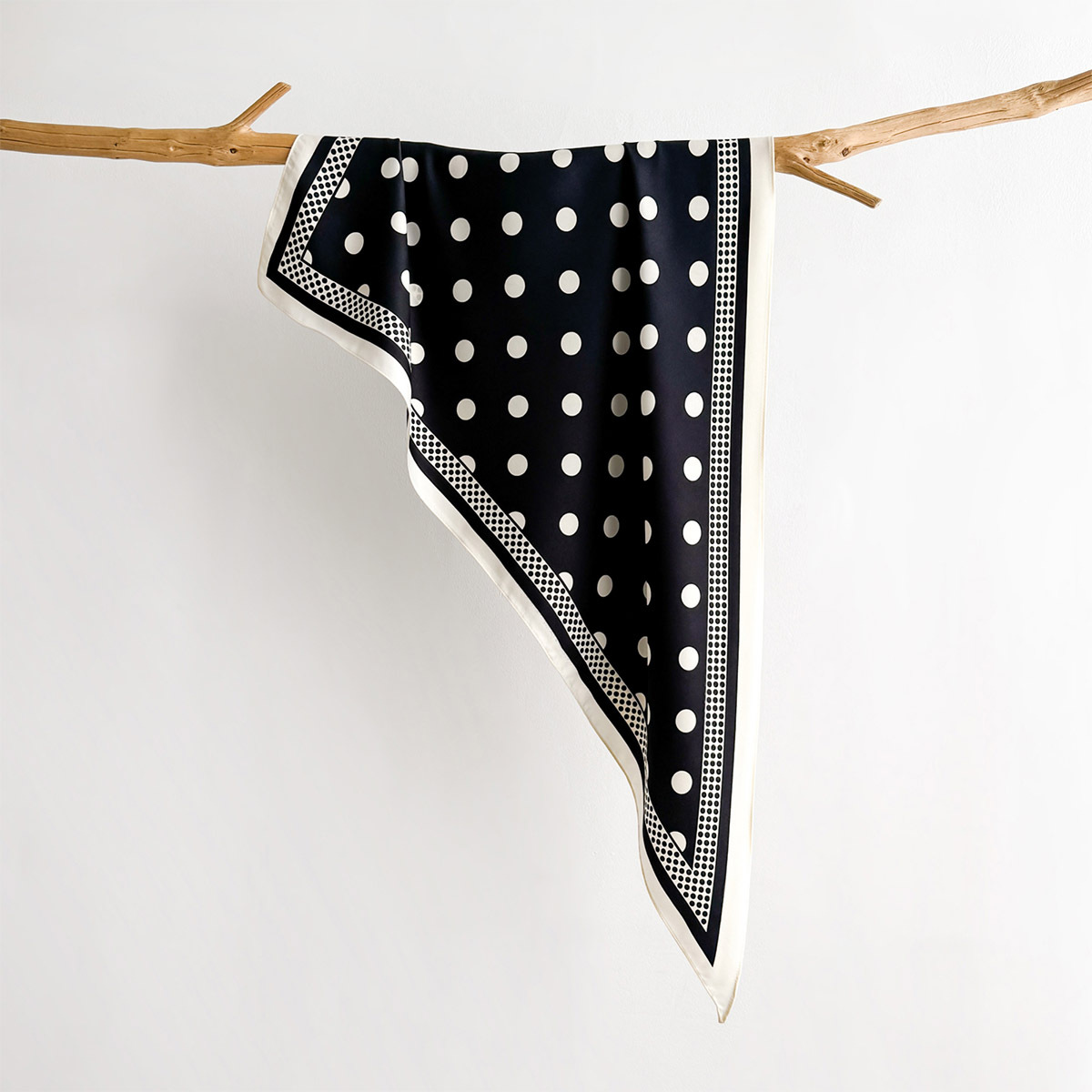 Trendy Bandana 100% Mulberry T - Ascot Neck Scarf recension och pris