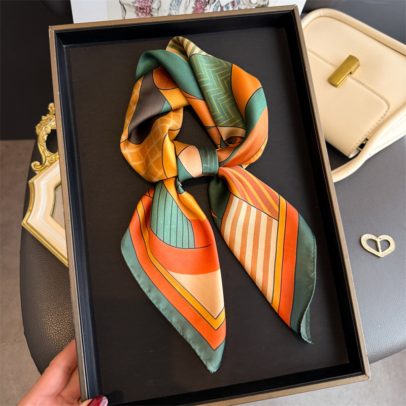 2026 New Geometry Print Silk S - Silk Neck Scarf recension och pris
